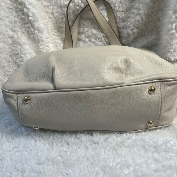 Michael Kors leather Beige large shoulder bag accentuate with the gold t… - Picture 8 of 16